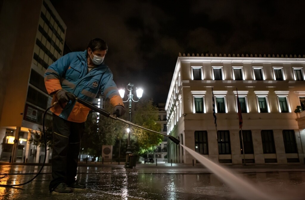 Κρούσματα σήμερα: Σοκ με 2.835 νέα, 366 διασωληνωμένους και 38 νεκρούς