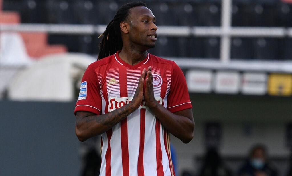 Ολυμπιακός: Έρευνα στην αγορά για στόπερ