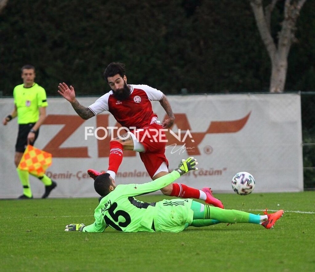 Τραυματισμός που σοκάρει: Ο Ντουρμάζ τον έστειλε στο νοσοκομείο (video+photos)
