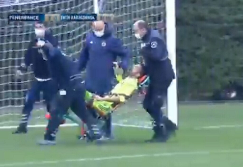 Τραυματισμός που σοκάρει: Ο Ντουρμάζ τον έστειλε στο νοσοκομείο (video+photos)
