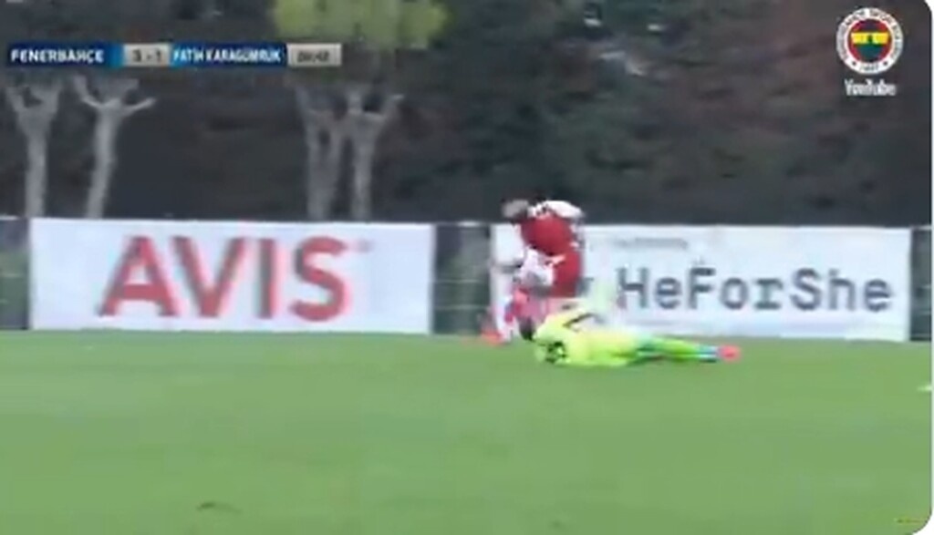 Τραυματισμός που σοκάρει: Ο Ντουρμάζ τον έστειλε στο νοσοκομείο (video+photos)