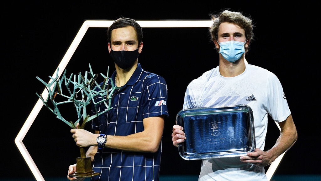 ATP Finals: Ο Μεντβέντεφ άνετα 2-0, μπαίνει στον δρόμο του Τζόκοβιτς (videos+photos)