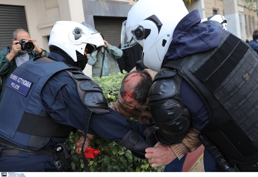 Πολυτεχνείο: Επεισόδια στο κέντρο της Αθήνας - Επιχείρηση διάλυσης της συγκέντρωσης (pics)