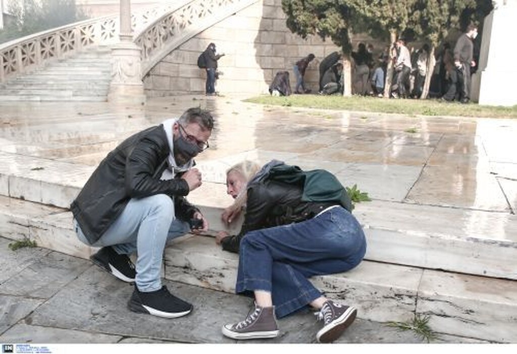 Πολυτεχνείο: Επεισόδια στο κέντρο της Αθήνας - Επιχείρηση διάλυσης της συγκέντρωσης (pics)