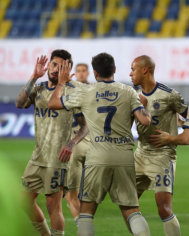 Πεντάρα και κορυφή η Φενέρ με όργια του Πέλκα! (photos)