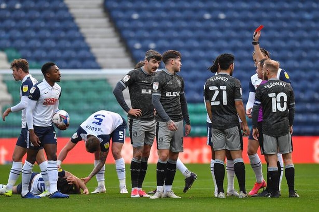 Αγγλία: Ξέφυγαν τα πράγματα - Παίκτης έπιασε τα γεννητικά όργανα αντιπάλου του (video)
