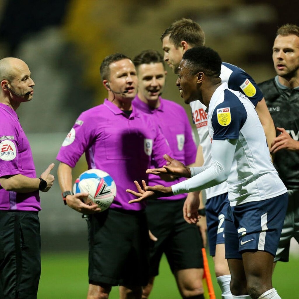 Αγγλία: Ξέφυγαν τα πράγματα - Παίκτης έπιασε τα γεννητικά όργανα αντιπάλου του (video)