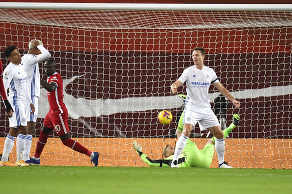 Μυθικό αυτογκόλ στο Λίβερπουλ-Λέστερ: «Κάρφωσε» τον Σμάιχελ ο Έβανς (video+photos)