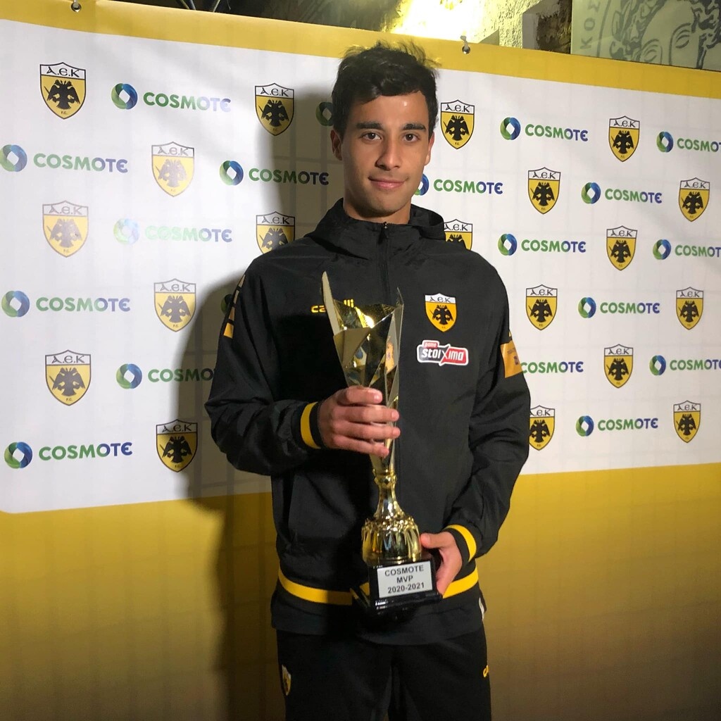 AEK: Η ιστορική στιγμή και η βράβευση του Μαχαίρα (photos)