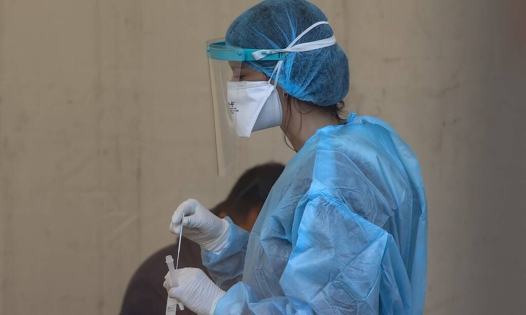 Κρούσματα σήμερα: Νέο αρνητικό ρεκόρ με 562 διασωληνωμένους, 101 θανάτους και 2.135 νέες μολύνσεις