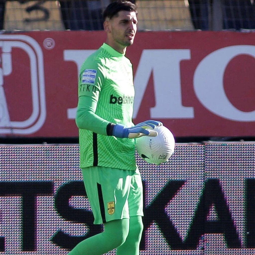 Σιαμπάνης: «Κάνω τον σταυρό μου να νικήσουμε τον Ολυμπιακό» (photos)