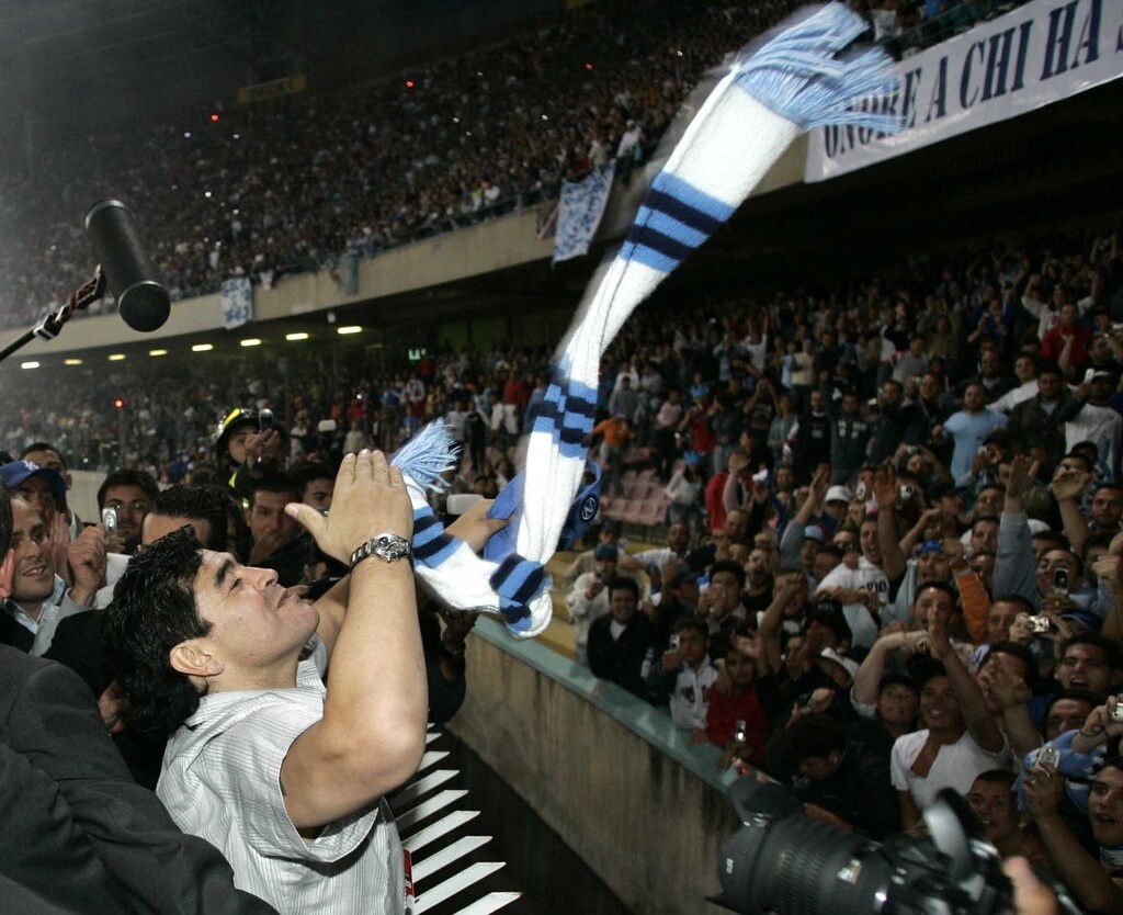 Ντιέγκο Μαραντόνα: Το συγκινητικό «αντίο» της Νάπολι (photos)