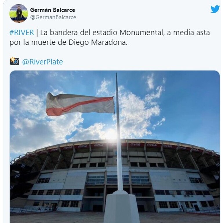 Ντιέγκο Μαραντόνα: Μεσίστια η σημαία της… μισητής Ρίβερ Πλέιτ (photos)