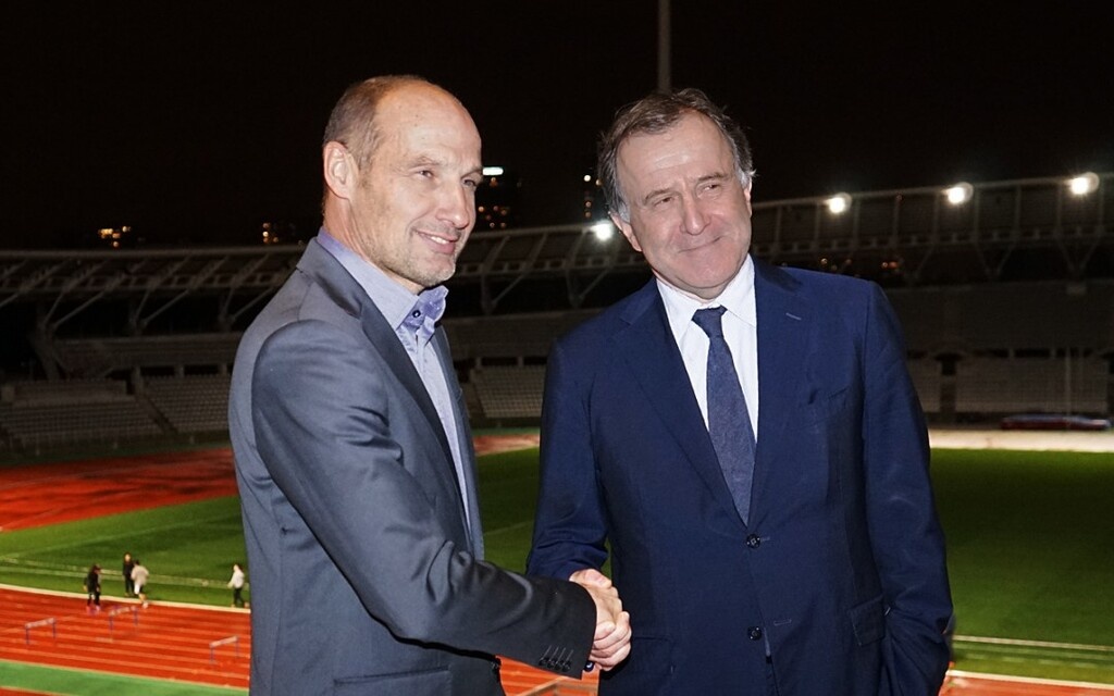 Στο ίδιο έργο θεατές!