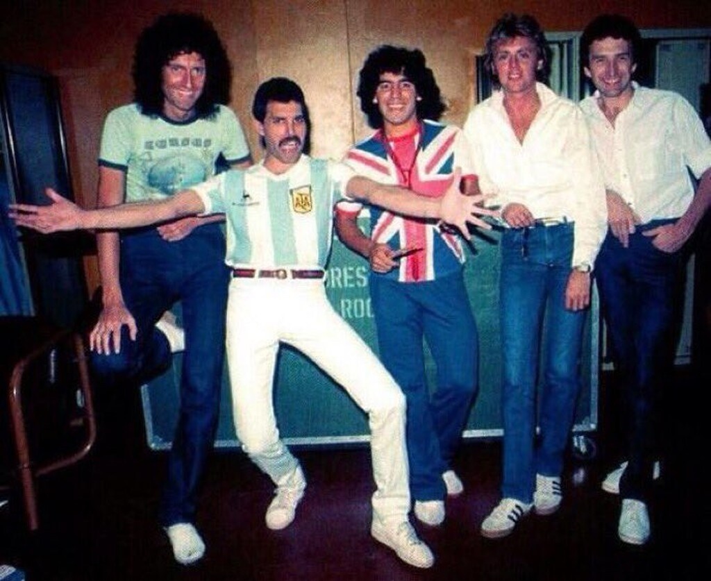 Μαραντόνα: Ο χιλιοτραγουδισμένος… (Videos & Photos)