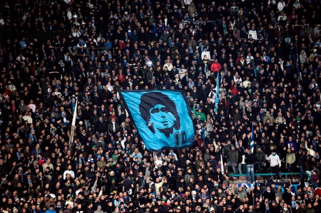 Ντιέγκο Μαραντόνα: Τα τρομερά πρωτοσέλιδα στα διεθνή μίντια και τα μαύρα λογότυπα (photos)