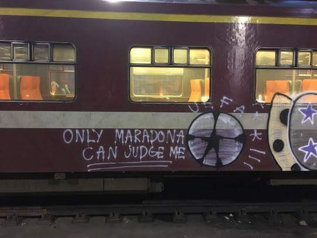 Ντιέγκο Μαραντόνα: Τα απίθανα γκράφιτι σε κάθε γειτονιά!!! (photos)