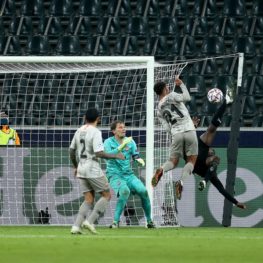 Champions League: Η Γκλάντμπαχ διέλυσε ξανά τη Σαχτάρ, γκολάρα ο Εμπολό! (video+photos)