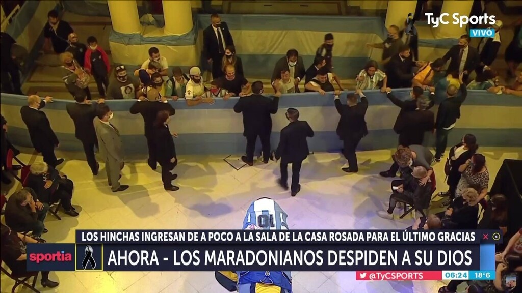 Ντιέγκο Μαραντόνα: Η πρώτη εσωτερική φωτογραφία από το λαϊκό προσκύνημα