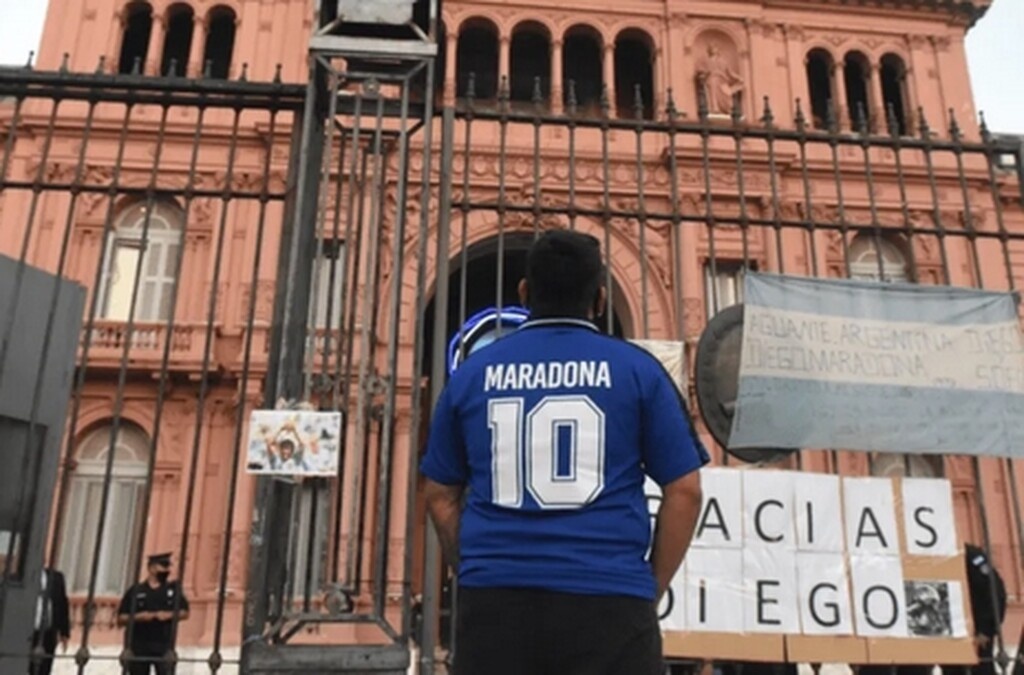 Ντιέγκο Μαραντόνα: Η πρώτη εσωτερική φωτογραφία από το λαϊκό προσκύνημα