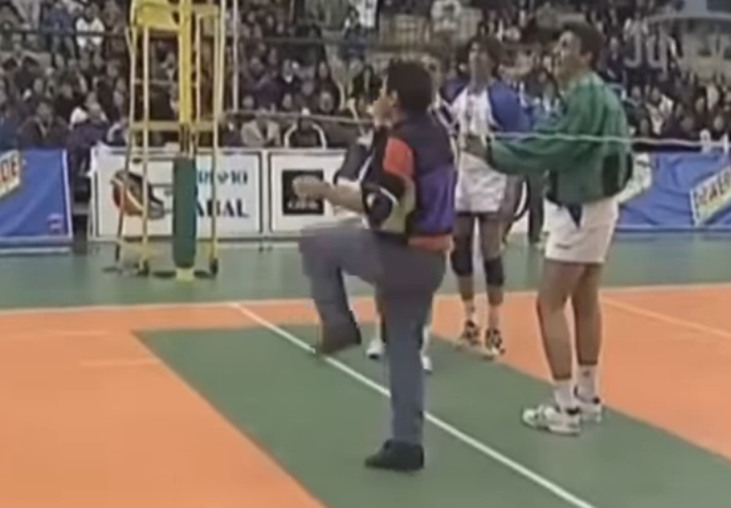 Ντιέγκο Μαραντόνα: Το δικό τους "αντίο" στον Θεό του ποδοσφαίρου είπαν οι Έλληνες αθλητές βόλεϊ