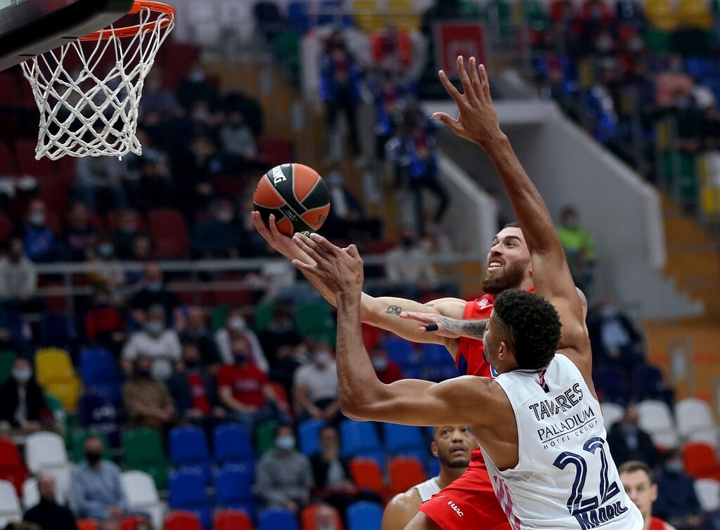 ΤΣΣΚΑ Μ.-Ρεάλ Μ. 74-73: Με «σφραγίδα» Τζέιμς!