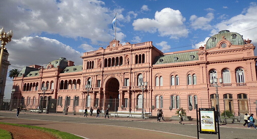Ντιέγκο Μαραντόνα: Στην Casa Rosada η σορός του (photos)