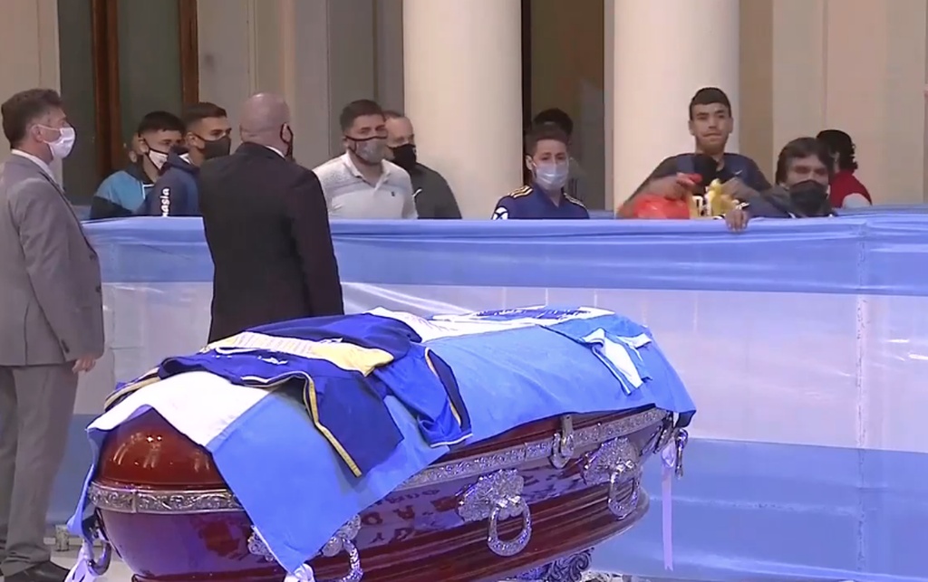 Ντιέγκο Μαραντόνα: Συγκλονιστικές στιγμές στο λαϊκό προσκύνημα (photos+video)