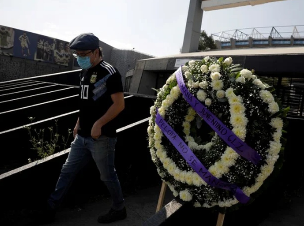 Ντιέγκο Μαραντόνα: Η συγκλονιστική κίνηση των Μεξικανών στο στάδιο Αζτέκα! (video+photos)