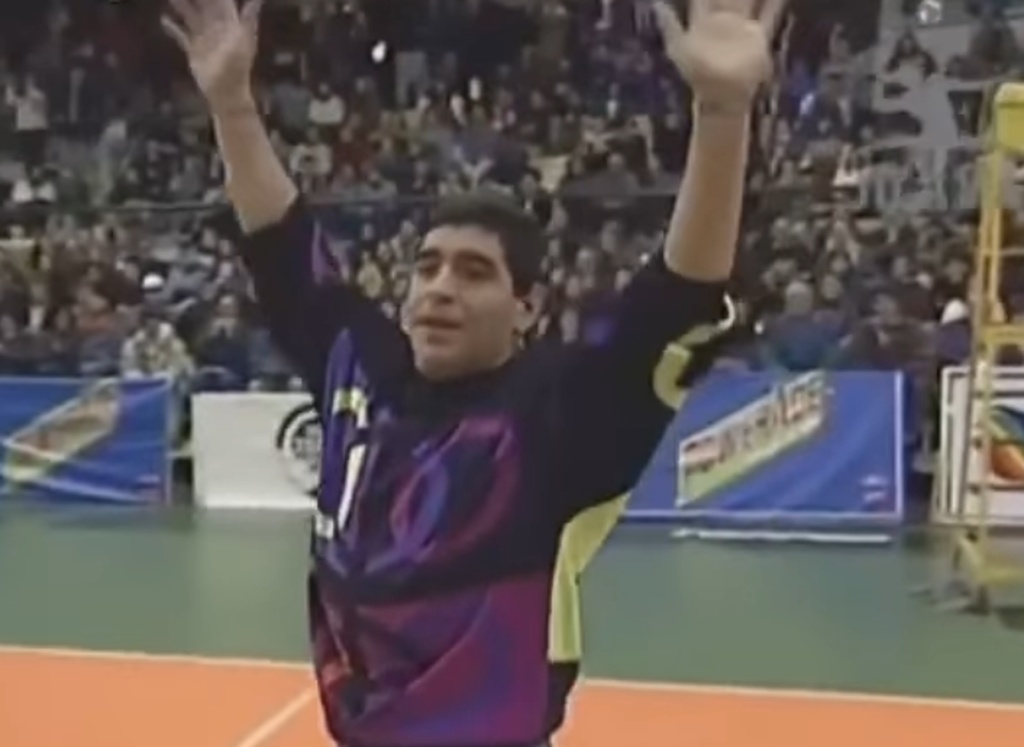 Ντιέγκο Μαραντόνα: Το δικό τους "αντίο" στον Θεό του ποδοσφαίρου είπαν οι Έλληνες αθλητές βόλεϊ