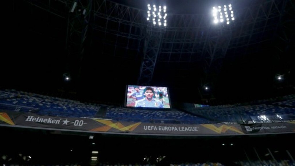 Ντιέγκο Μαραντόνα: Ανατριχίλα στο «Σαν Πάολο» με το Live is life (video+photos)