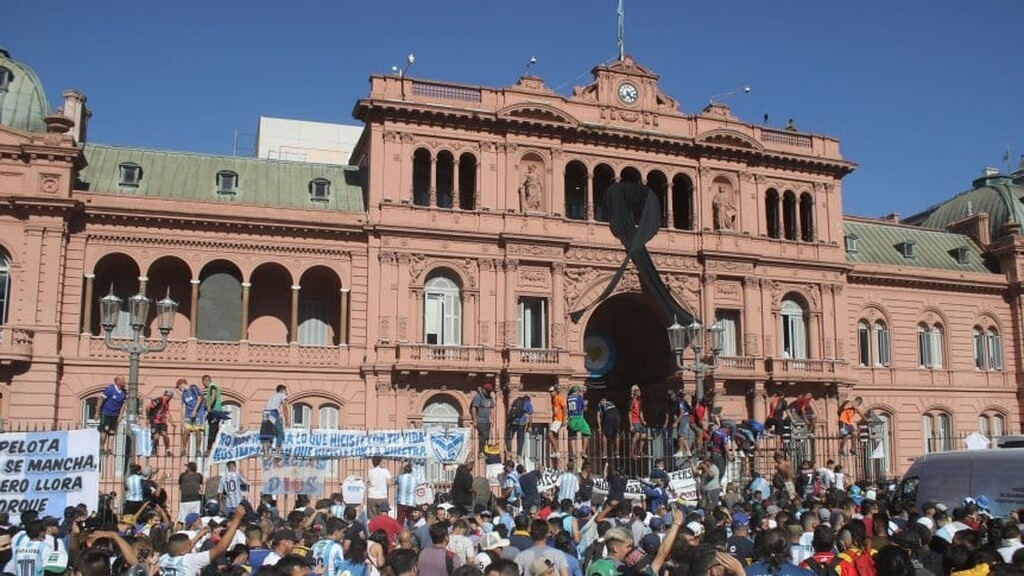 Ντιέγκο Μαραντόνα: «Υπερβολική χρήση δράσης» σύμφωνα με τον πρόεδρο της Αργεντινής! (Photos)