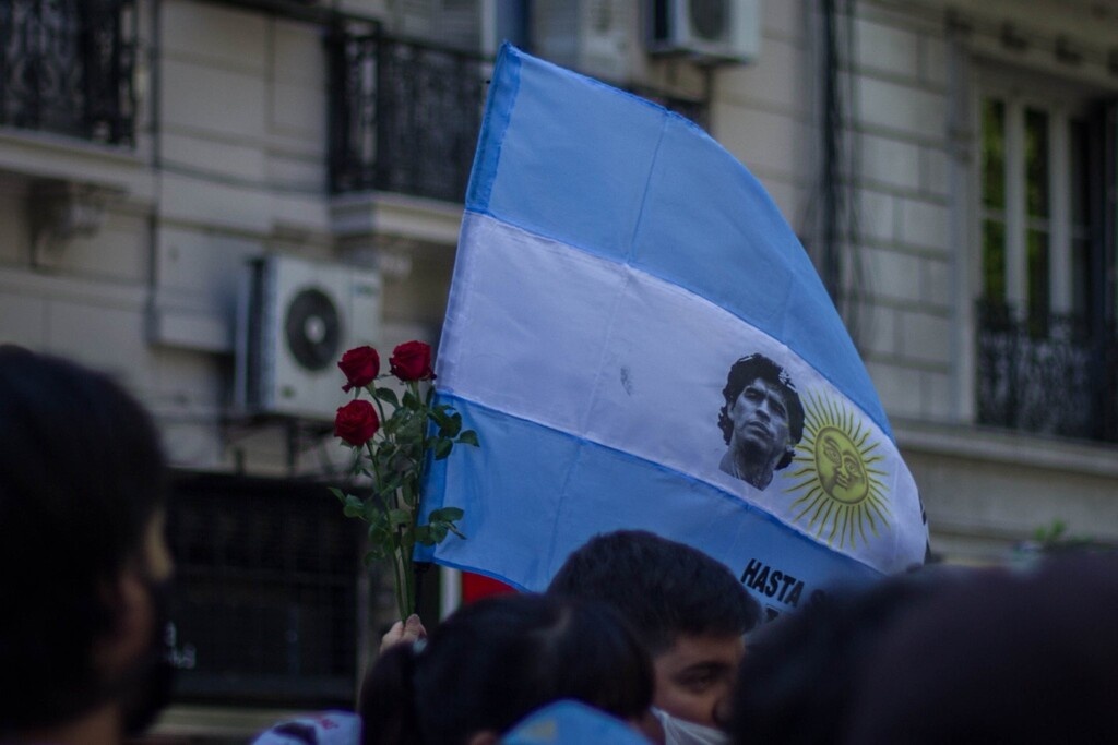 Μαραντόνα: Ο «Θεός» στην τελευταία του κατοικία - Θρήνος σ’ όλον τον κόσμο (photos+videos)