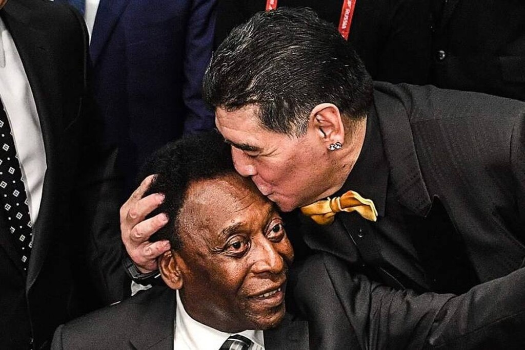 Ντιέγκο Μαραντόνα: Συγκλονίζει το στεφάνι του Πελέ (photos)