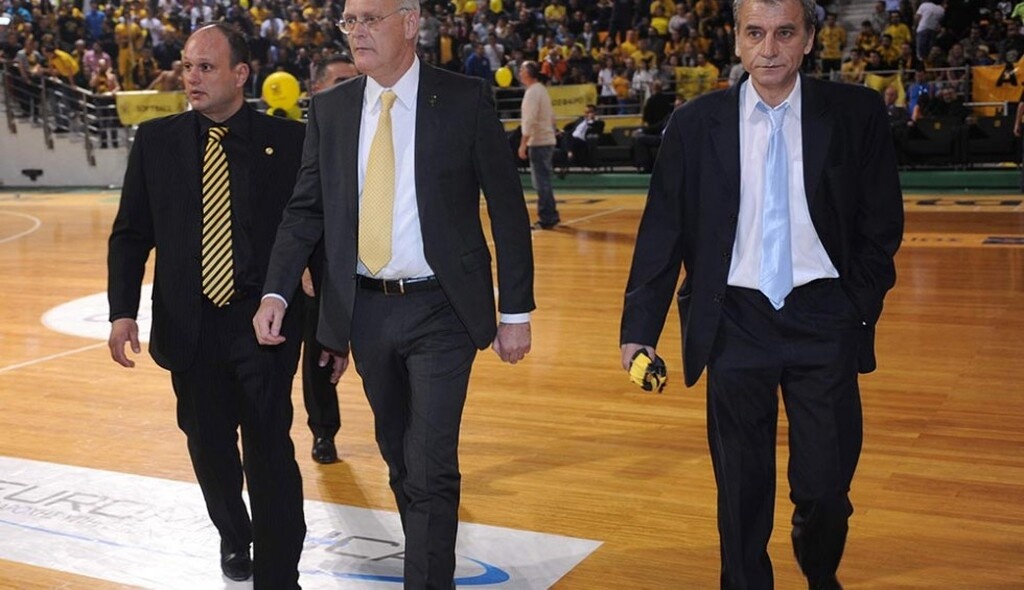 Θρηνεί ο Άρης - «Έφυγε» από κορονοϊό πρώην αντιπρόεδρος (photos)