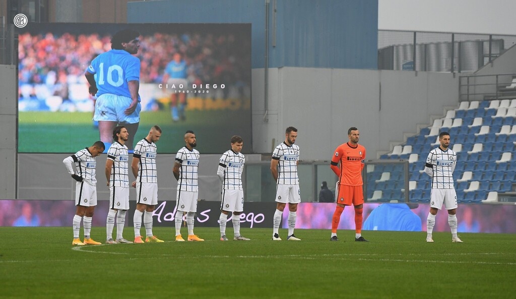 Ντιέγκο Μαραντόνα: Ζέσταμα με «Live is Life» στο Σαουόλο-Ίντερ! (Photos & Video)