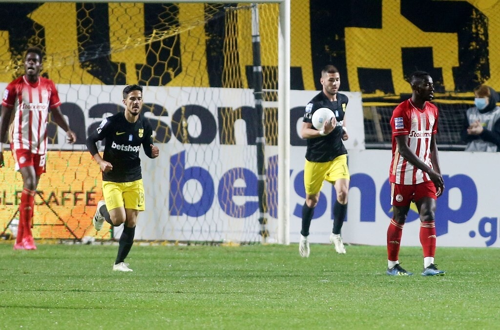 Άρης - Ολυμπιακός: Έτσι πέρασαν από το «Κλ. Βικελίδης» οι «ερυθρόλευκοι» (photos+video)