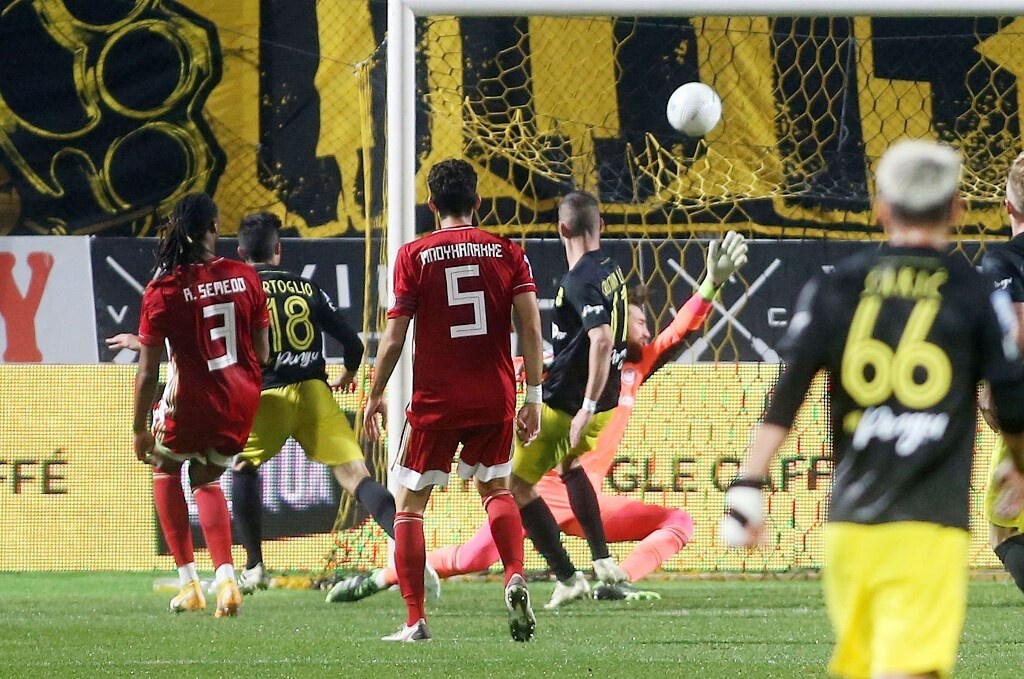 Άρης - Ολυμπιακός: Έτσι πέρασαν από το «Κλ. Βικελίδης» οι «ερυθρόλευκοι» (photos+video)