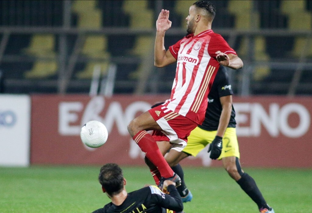 Άρης - Ολυμπιακός: Έτσι πέρασαν από το «Κλ. Βικελίδης» οι «ερυθρόλευκοι» (photos+video)