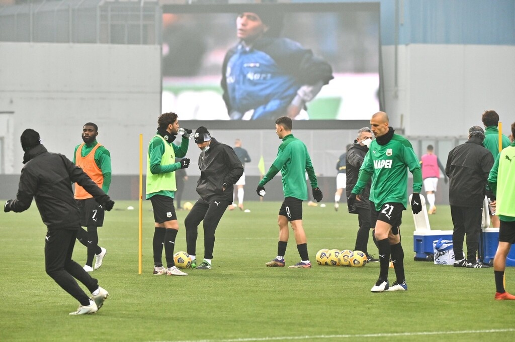 Ντιέγκο Μαραντόνα: Ζέσταμα με «Live is Life» στο Σαουόλο-Ίντερ! (Photos & Video)