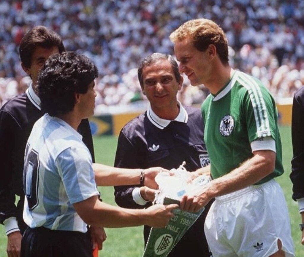 Ντιέγκο Μαραντόνα: Οι καλύτεροι προσκυνούν τον κορυφαίο! (Video & Photos)