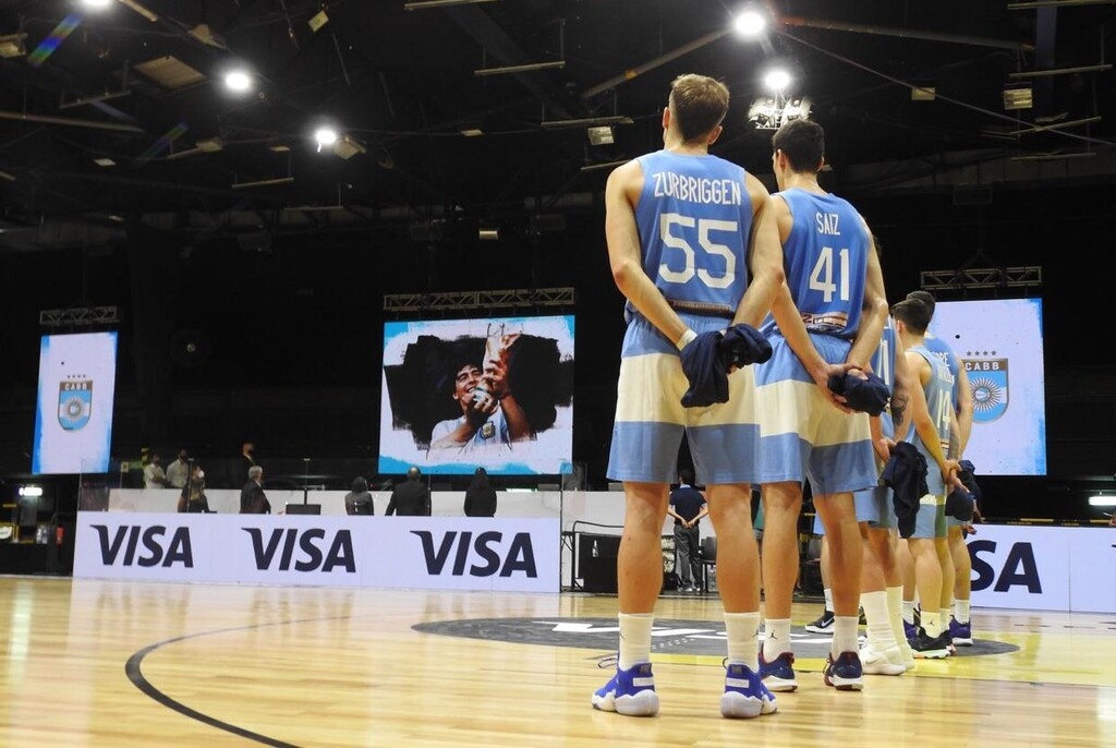 Ντιέγκο Μαραντόνα: Συγκινητικός φόρος τιμής από την Εθνική μπάσκετ (photos)