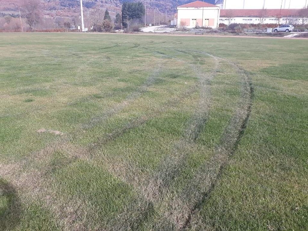 Άγνωστοι κατέστρεψαν το αθλητικό κέντρο Καρπενησίου - Δείτε τι έκαναν (photos)