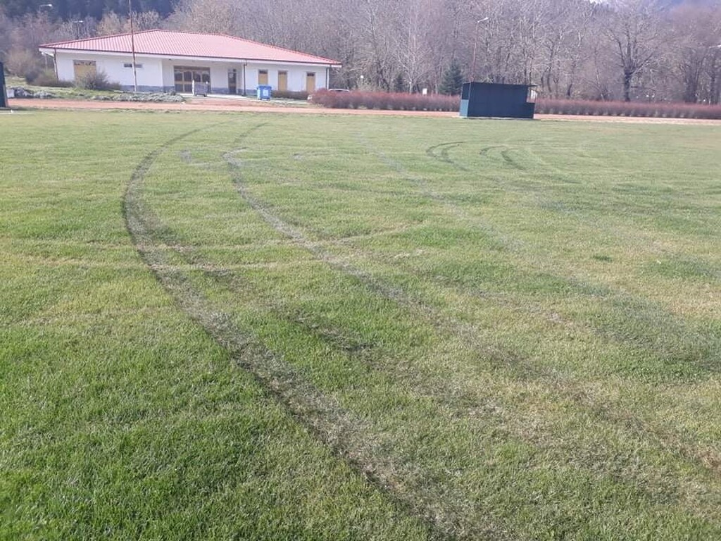 Άγνωστοι κατέστρεψαν το αθλητικό κέντρο Καρπενησίου - Δείτε τι έκαναν (photos)
