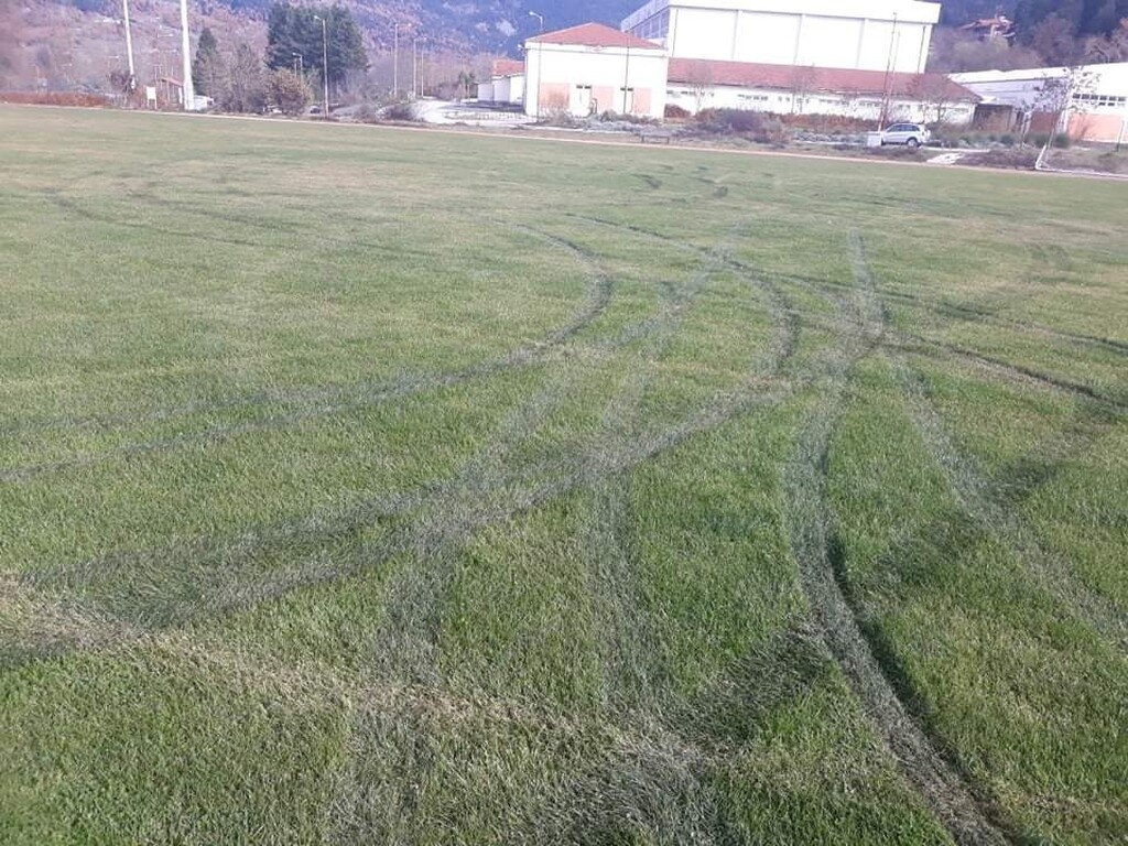 Άγνωστοι κατέστρεψαν το αθλητικό κέντρο Καρπενησίου - Δείτε τι έκαναν (photos)