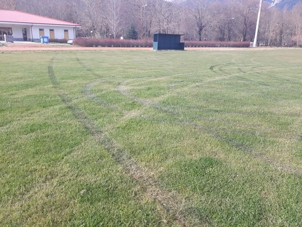 Άγνωστοι κατέστρεψαν το αθλητικό κέντρο Καρπενησίου - Δείτε τι έκαναν (photos)