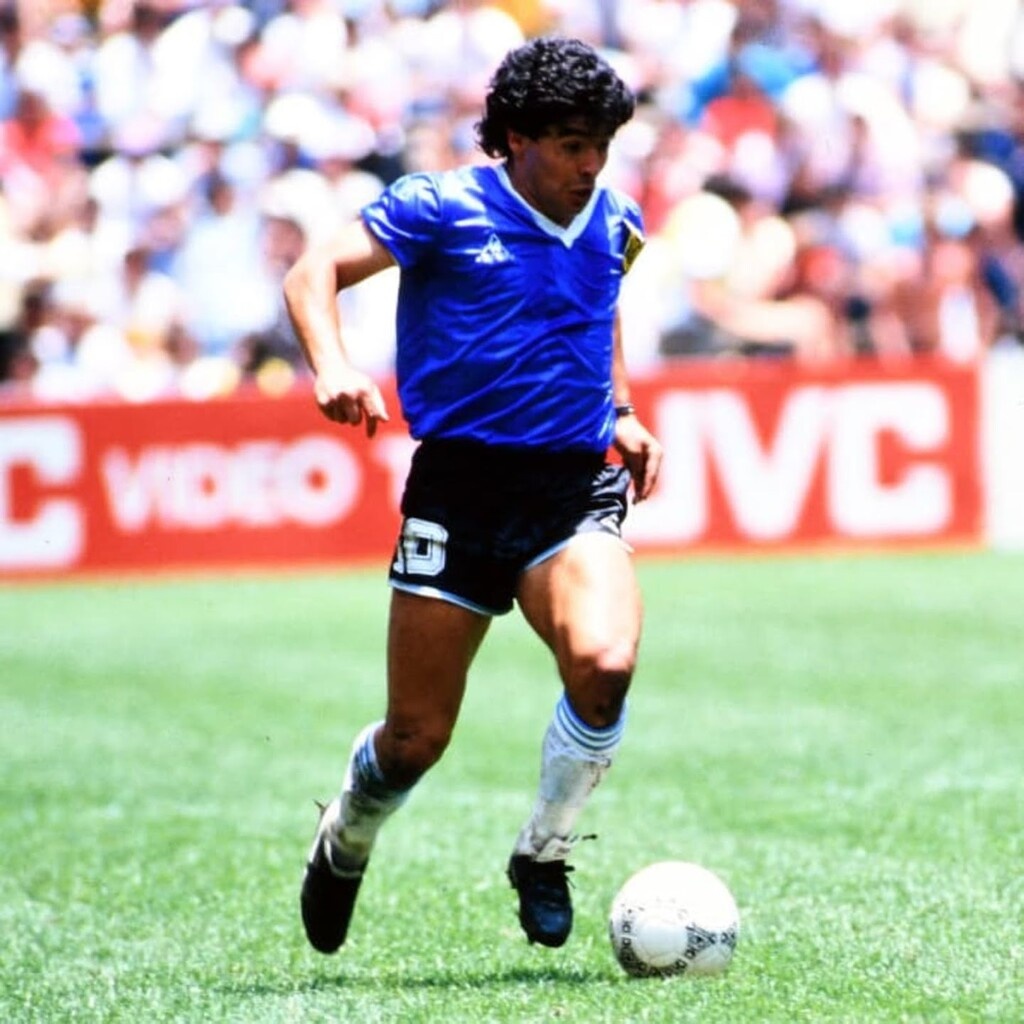 Δέος: Ο Μαραντόνα στους ουρανούς! (Photos)