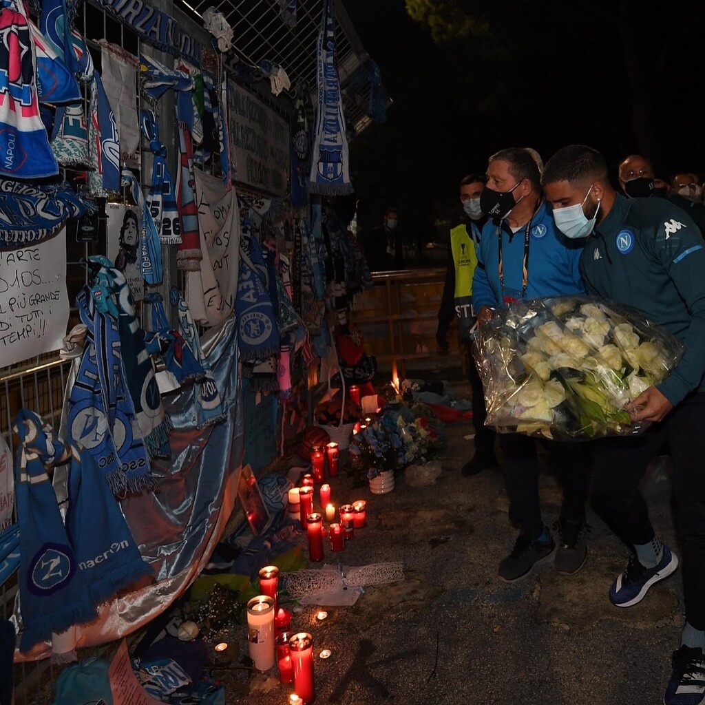 Ντιέγκο Μαραντόνα: Η φανέλα της Νάπολι προς τιμήν του που θυμίζει Αργεντινή! (photos)