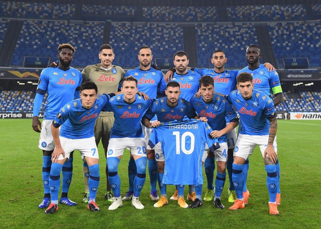 Ντιέγκο Μαραντόνα: Η φανέλα της Νάπολι προς τιμήν του που θυμίζει Αργεντινή! (photos)