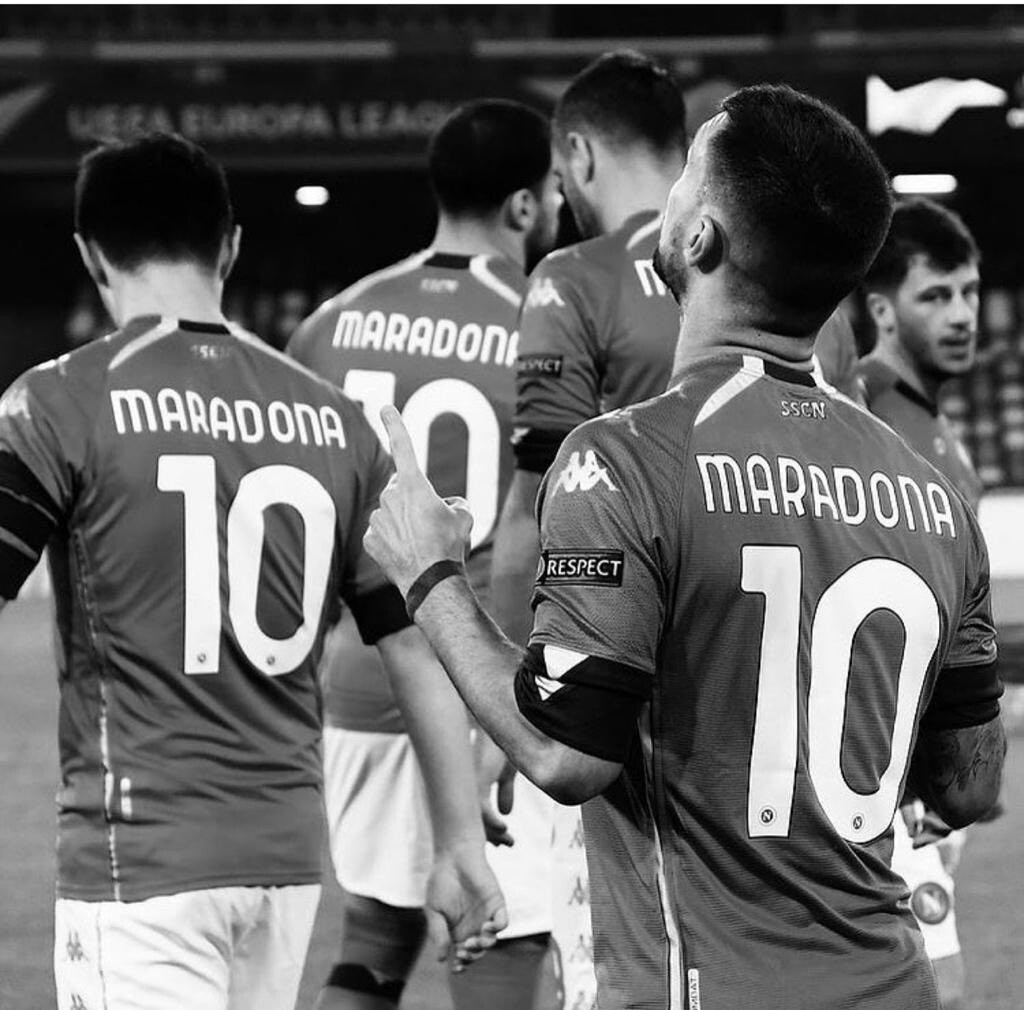 Ντιέγκο Μαραντόνα: Η φανέλα της Νάπολι προς τιμήν του που θυμίζει Αργεντινή! (photos)